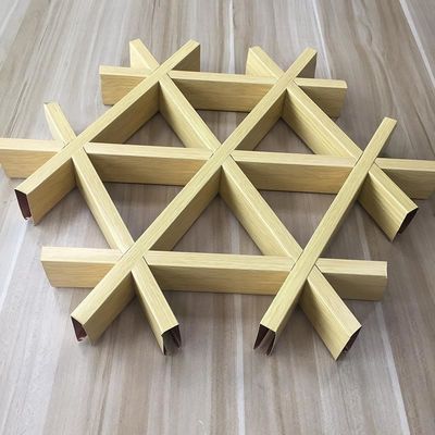 سقف سه گوشه ای با سلول باز فلزی کاشی فلزی آلومینیومی سقف