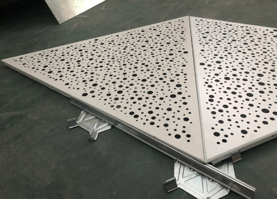 سقف فلزی آلومینیومی سوراخ دار ISO9001 برای پروژه فرودگاهی