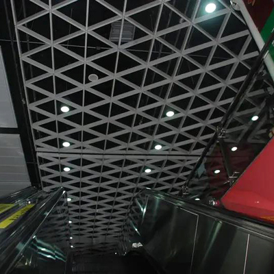 طراحی سقف مثلثی شکل مشبک اکسترود شده ISO9001 وزن سبک