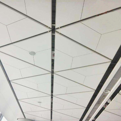گیره مثلثی 1000x1000x1000 میلی متر در سقف برای ایستگاه مترو