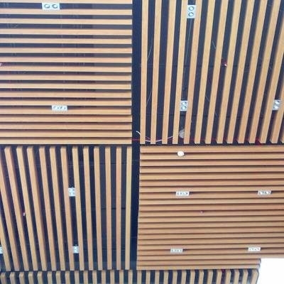 سقف فلزی آلومینیومی نوار U 185x3000mm رنگ قابل تنظیم وزن سبک